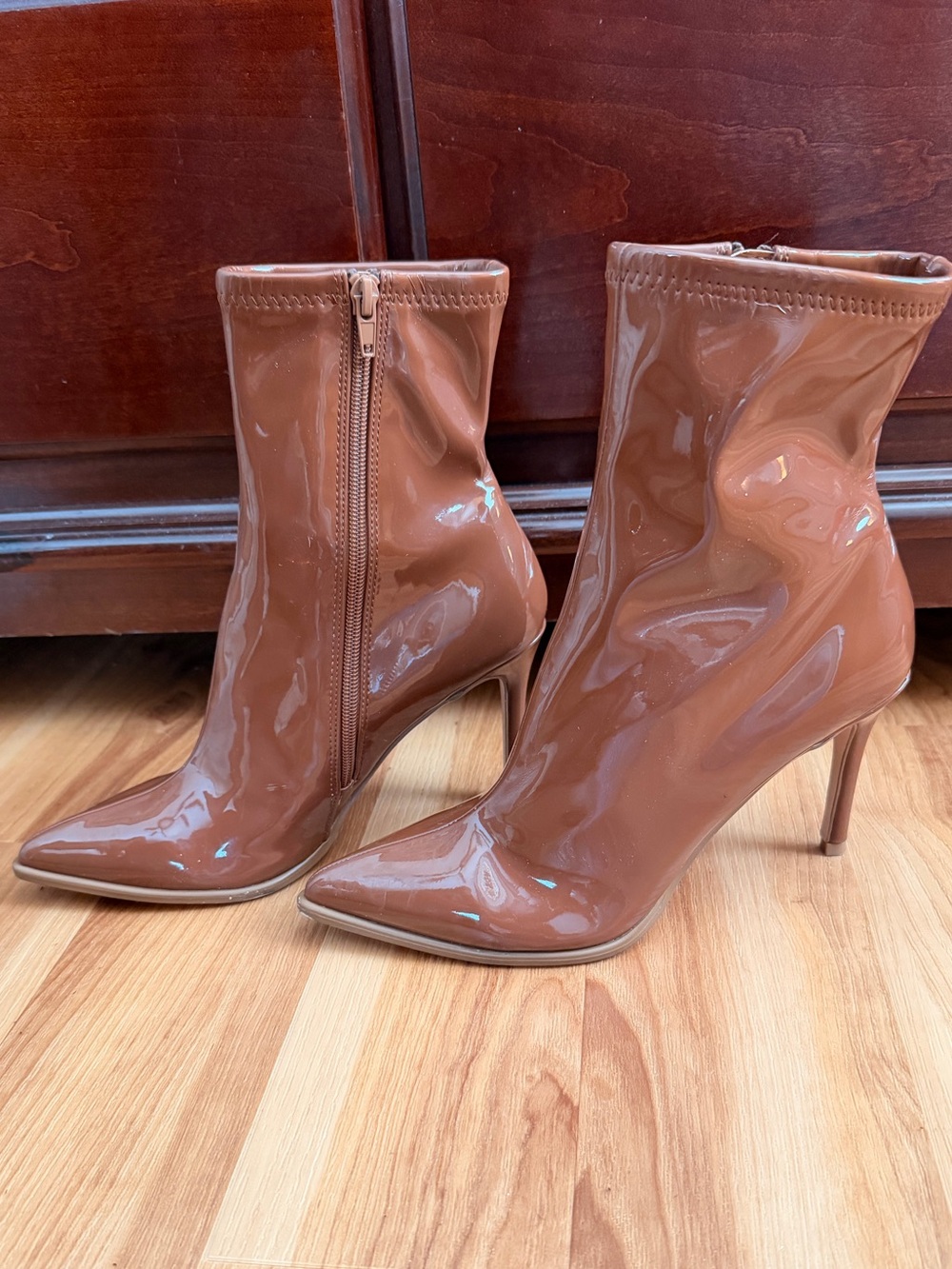 Women's Patent Pointed-Toe Ankle Boots in Brown👢